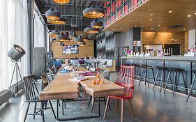 Moxy Aberdeen Airport